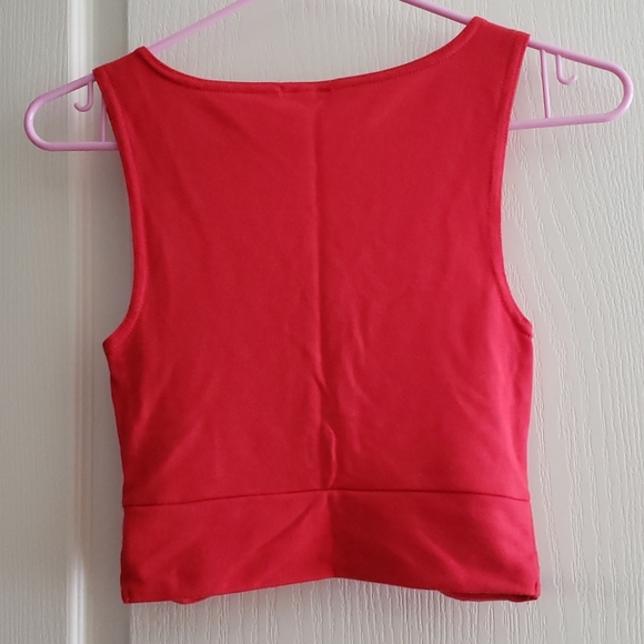 Cropped Twisted Tank Top - Picture 2 of 2